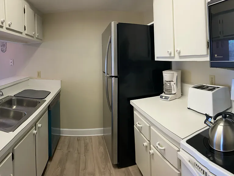 345 Medallion Blvd — Photo 8