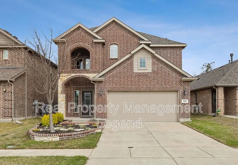 812 Gray Fox Dr — Photo 1