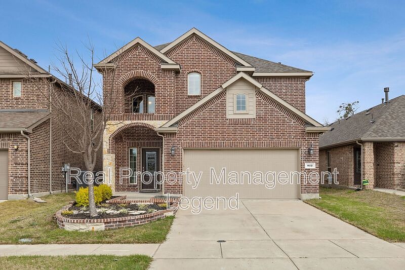 1st image of 812 Gray Fox Dr