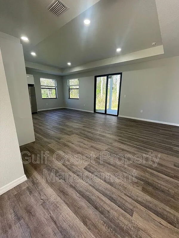 3 bed, 2.0 bath, 1310 sqft, $1,700 — Photo 3