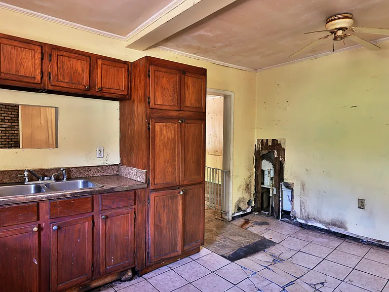 127 Barbara Ave — Photo 5