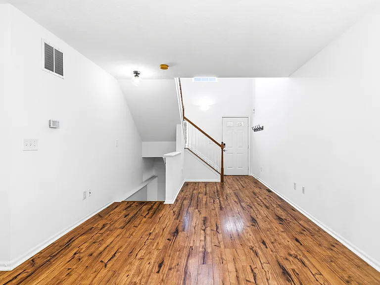 1113 Green Knoll Dr — Photo 8