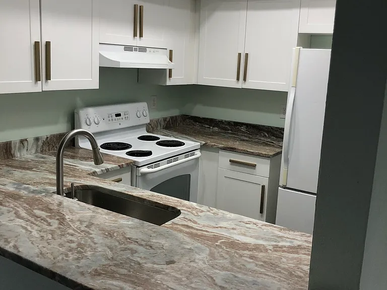 1534 SE Royal Green Cir #F205 — Photo 11
