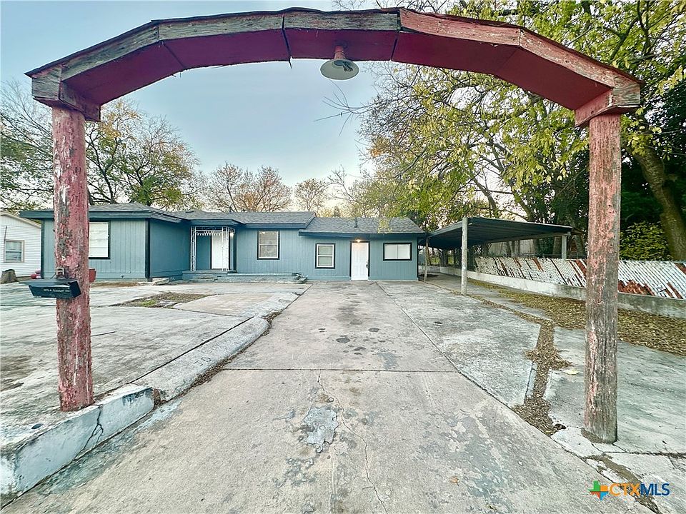 1st image of 104 E Fowler Ave