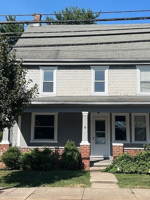 3 bed, 1650 sqft, $1,950 — Photo 2
