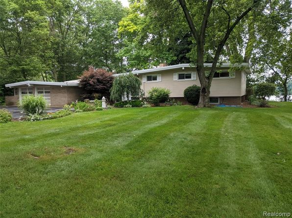 homes for sale in van buren county mi