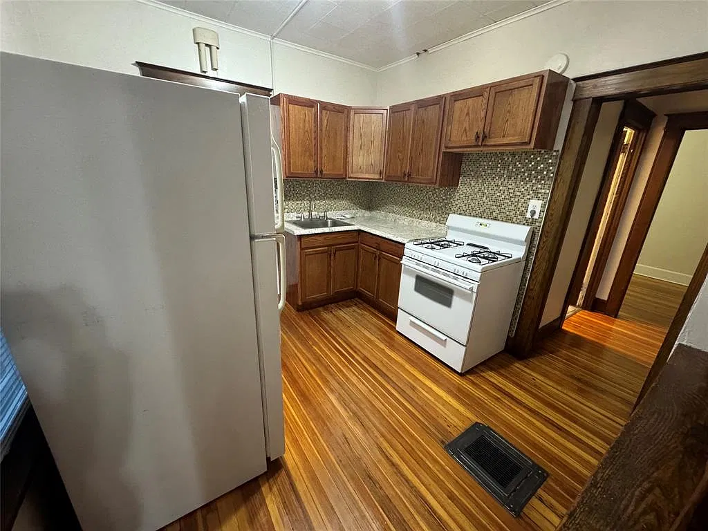 3 bed, 1030 sqft, $1,450 — Photo 3