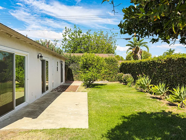 1403 E Chalynn Ave — Photo 31