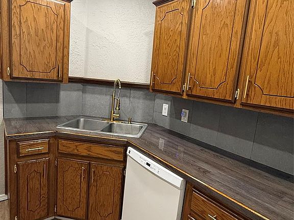3rd image of 900 Polk St