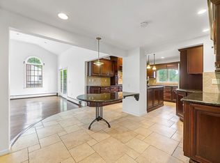 816 Pascack Rd, Paramus, NJ 07652