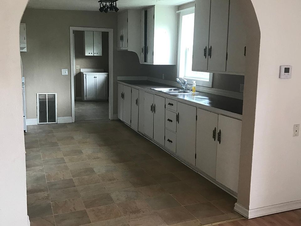 1st image of 1015 N Bryan Ave