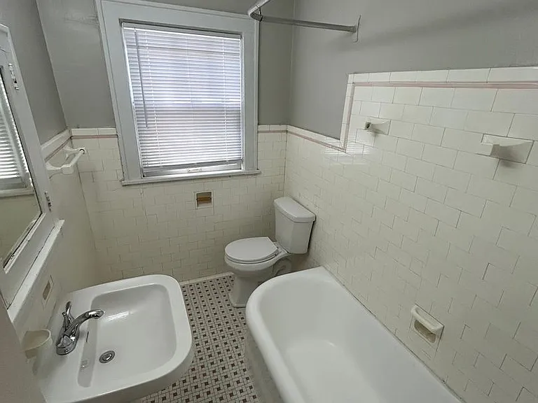 5446 Charlotte St — Photo 15