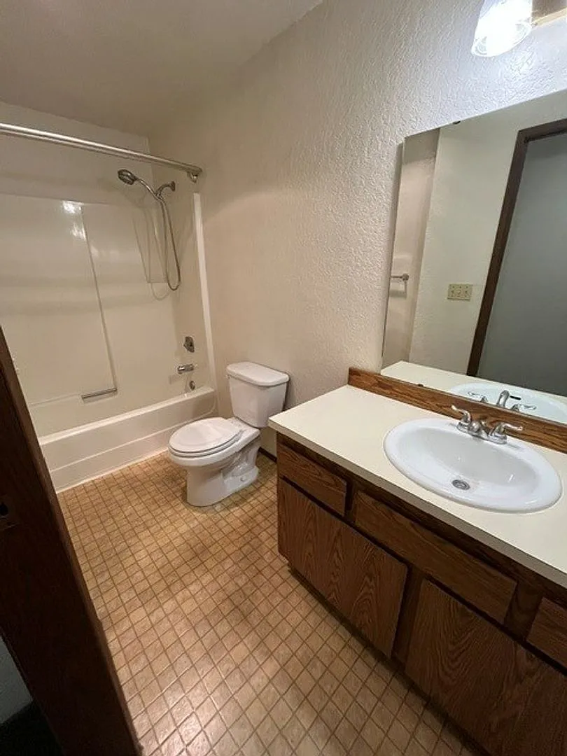 JonDee 10619 4 Plex — Photo 3