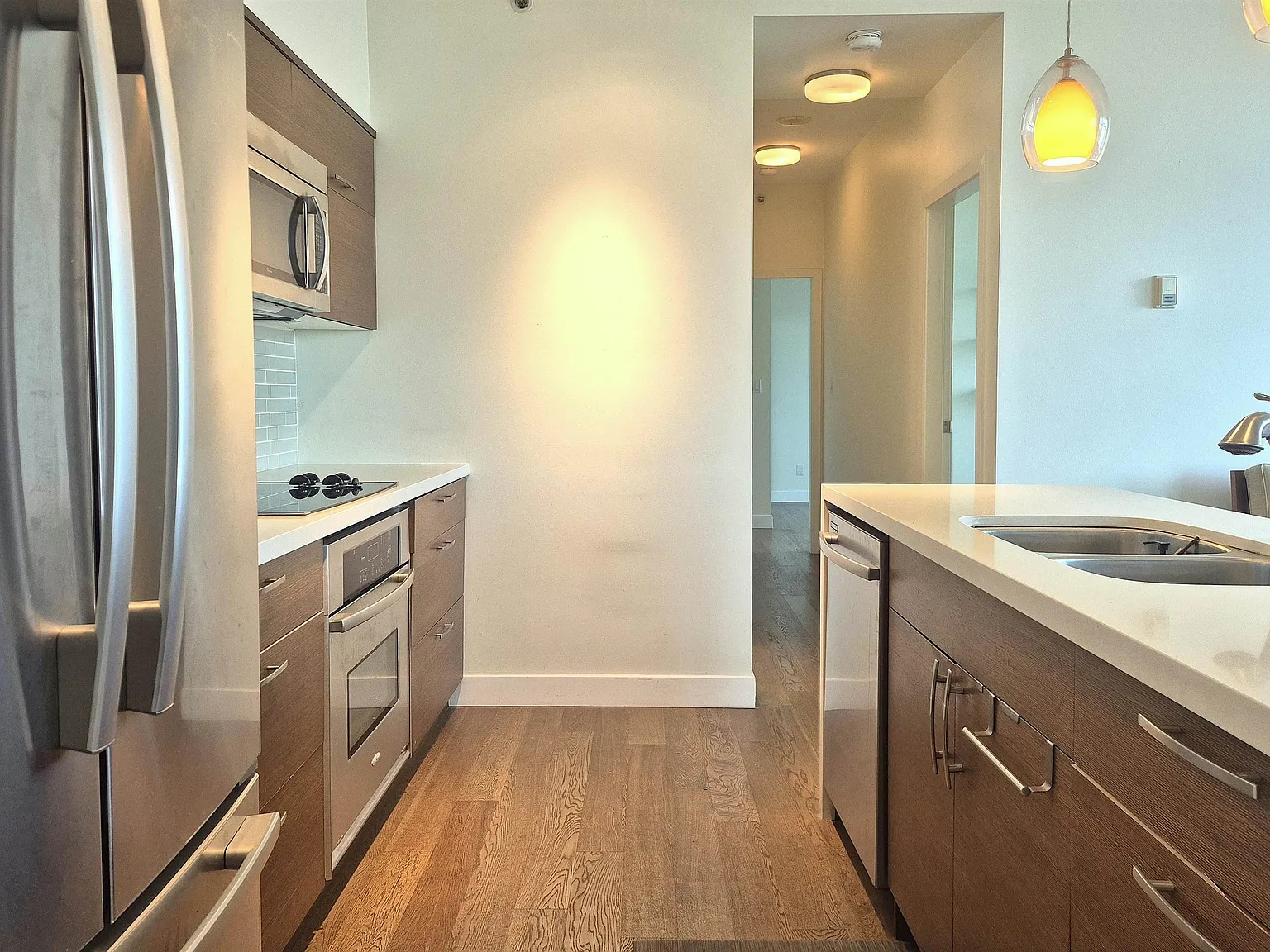 2 bed, 1100 sqft, $4,200 — Photo 4