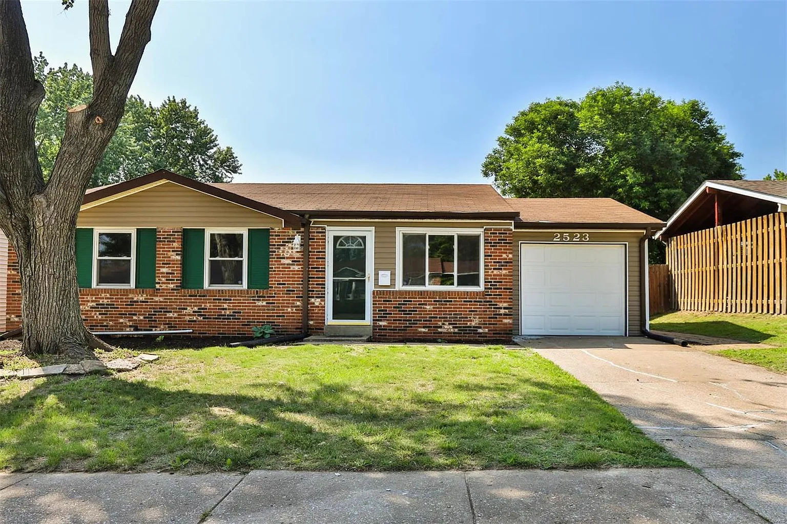 2523 Saddle Ridge Dr photo 1