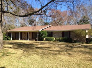 904 Range Rd, Palestine, TX 75801