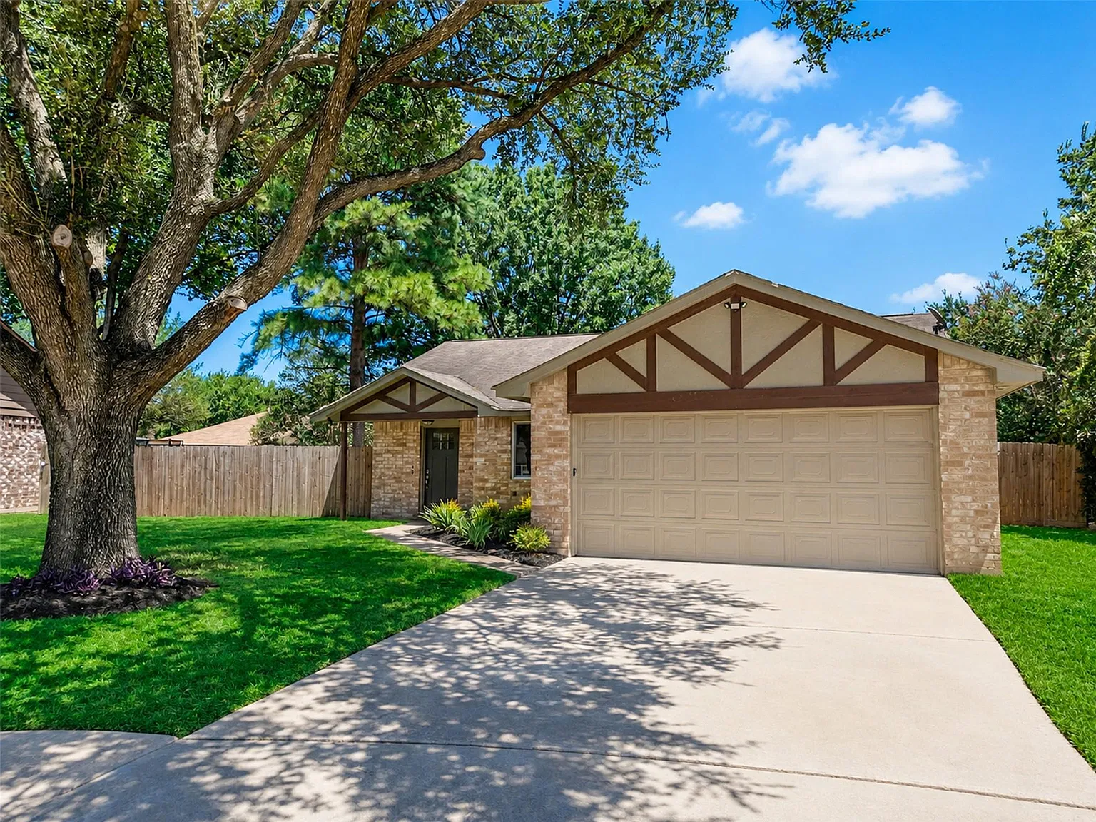 3 bed, 2.0 bath, 1202 sqft, $2,200 — Photo 1