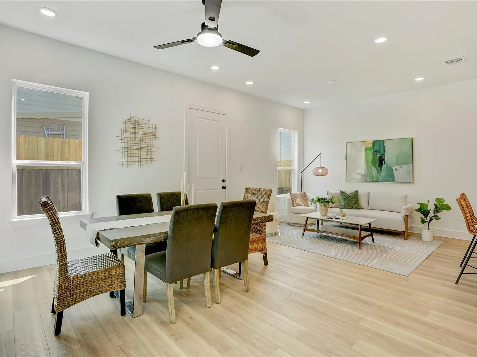 3 bed, 2.5 bath, 1701 sqft, $2,000 — Photo 2