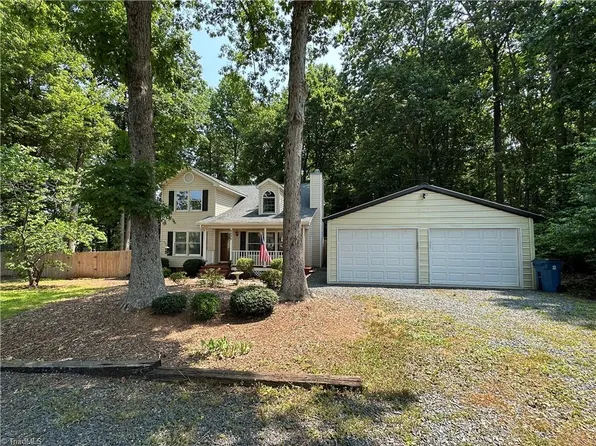 6698 Hockett Country Ln, Pleasant Garden, NC 27313