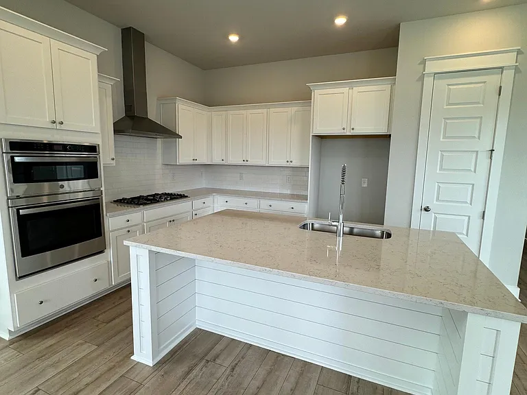 184 Ashworth Dr — Photo 10