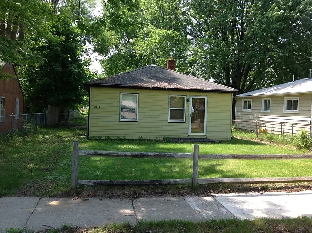 2144 Woodale Ave photo 1