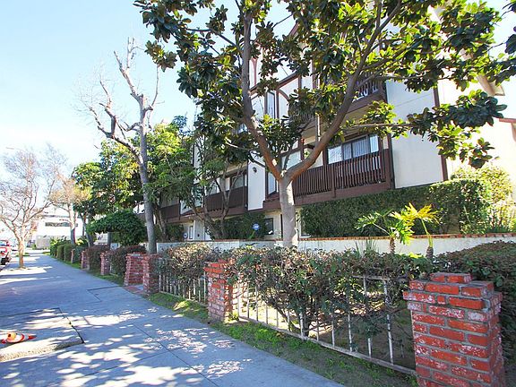 5th image of 11542 Burbank Blvd Unit 8