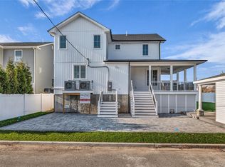 2437 Archer Street, Seaford, NY