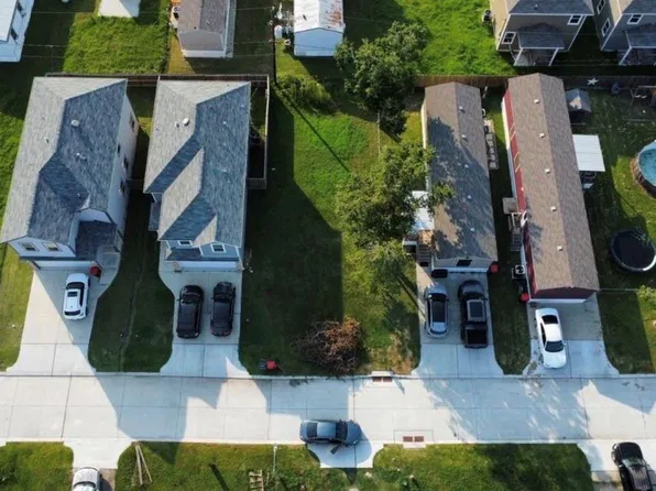 134 Egret Canal, Baytown, TX 77523
