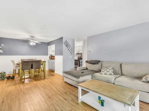 340 Sunderland Rd Unit 39, Worcester, MA 01604