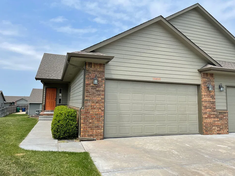 12610 E Willowgreen Cir