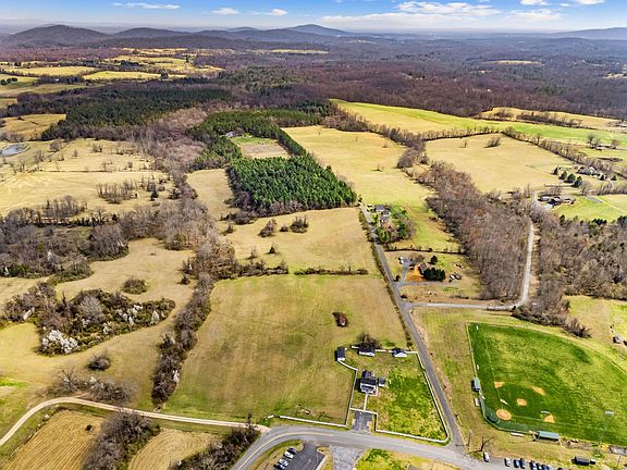 4th image of 57 Schoolhouse Rd