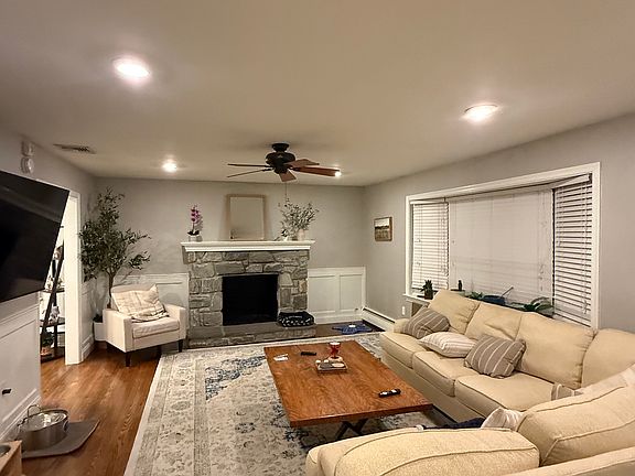 4th image of 28 Glendale Dr