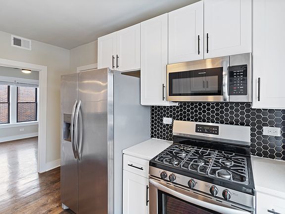 3rd image of 2522-24 W Superior St #2522-3F