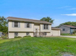 9360 Elmcrest Dr, Norwalk, IA 50211