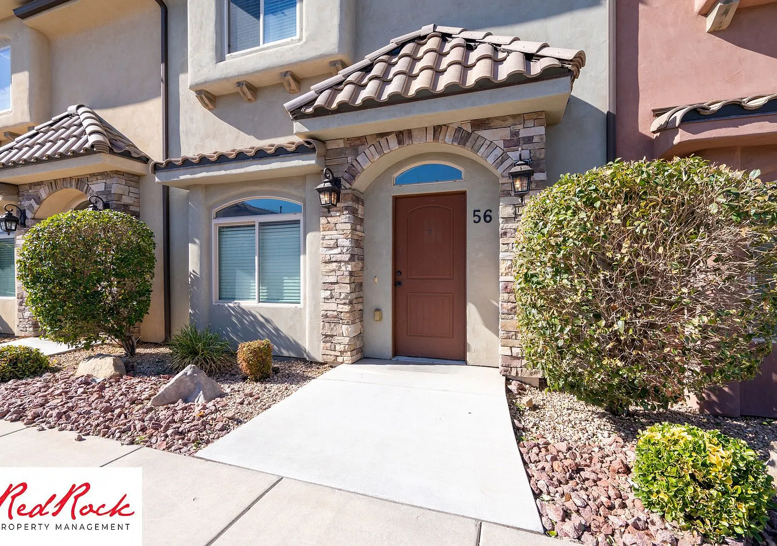 Dog Friendly, 3 Bedroom Townhome. $300 Off First Full Month's Rent! — Photo 2