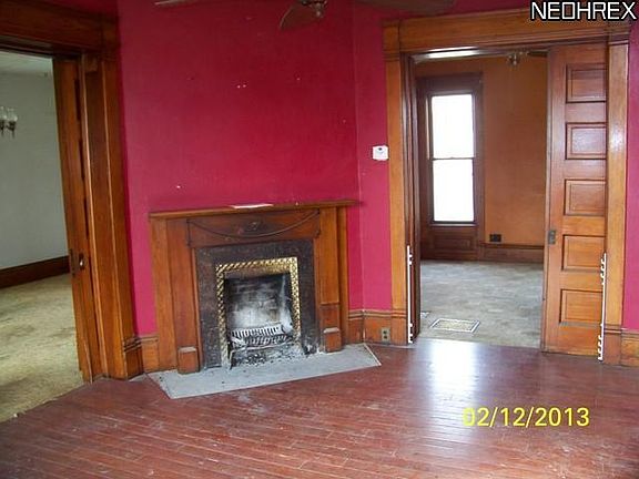 2nd image of 1129 Elm St