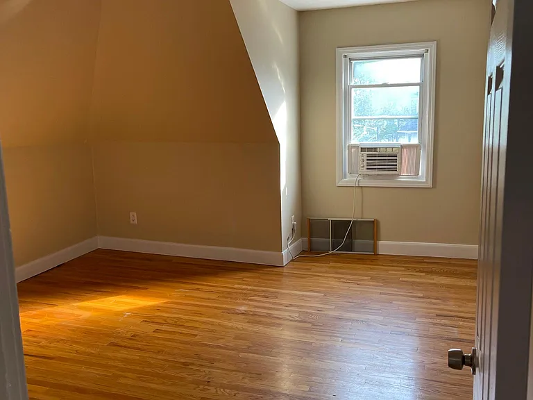BEDROOM NUMBER 1