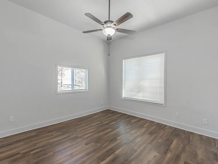 505 N Lamar St — Photo 7
