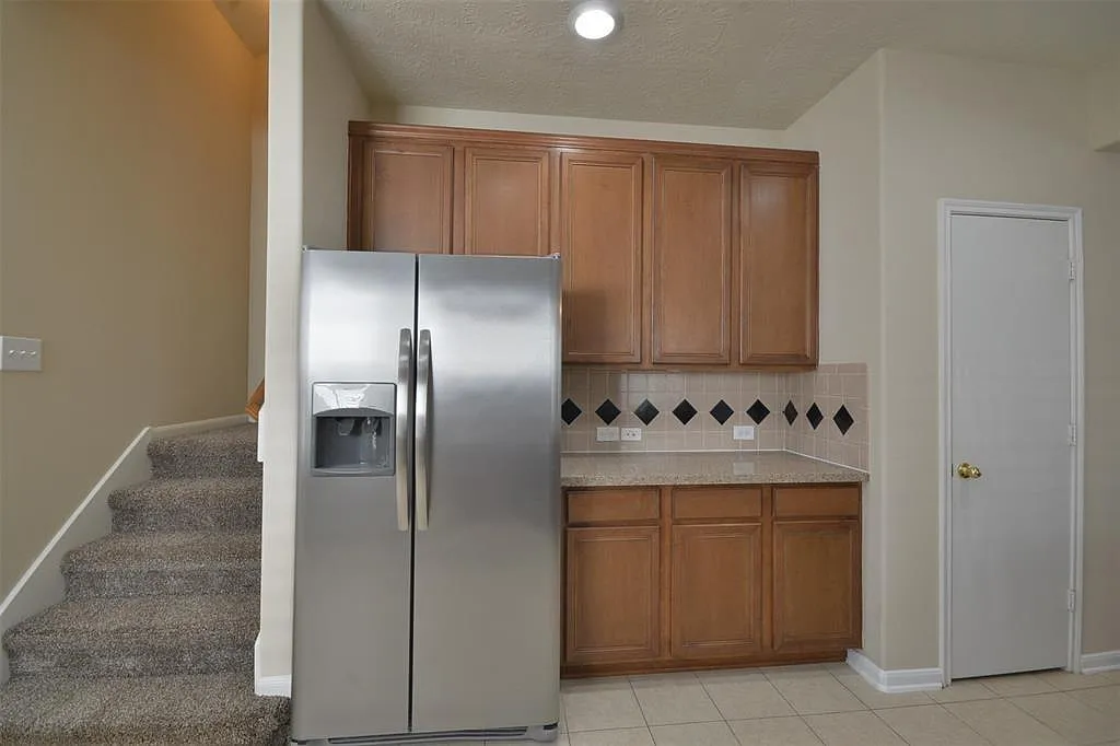 3 bed, 2.5 bath, 2000 sqft, $2,000 — Photo 3