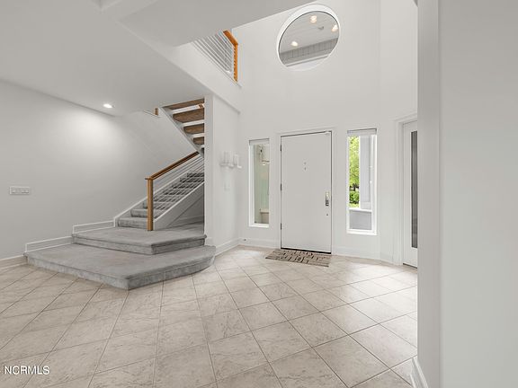 3rd image of 3307 Gordonia Circle SE