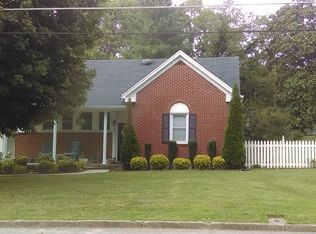 635 Jefferson Ave E, Carthage, TN 37030