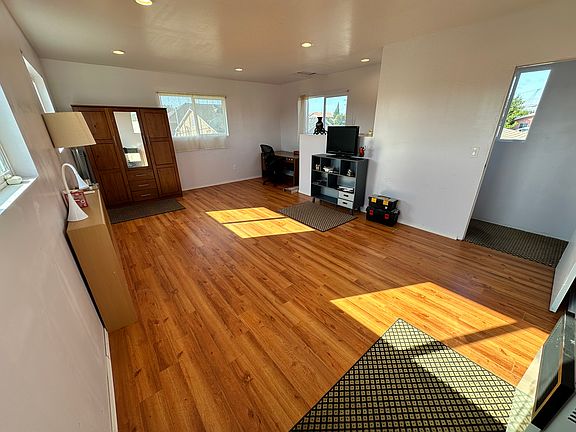 2nd image of 20512 Berendo Ave