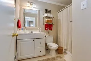 3501 Kingston Ct — Photo 9