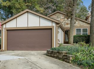 1121 Wheaton Oaks Dr, Wheaton, IL 60187