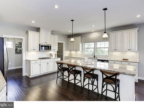 3rd image of 1301 Crossland Blvd