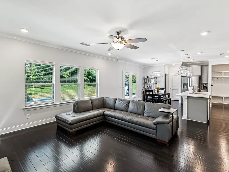 5533 Mulligan Ct — Photo 8