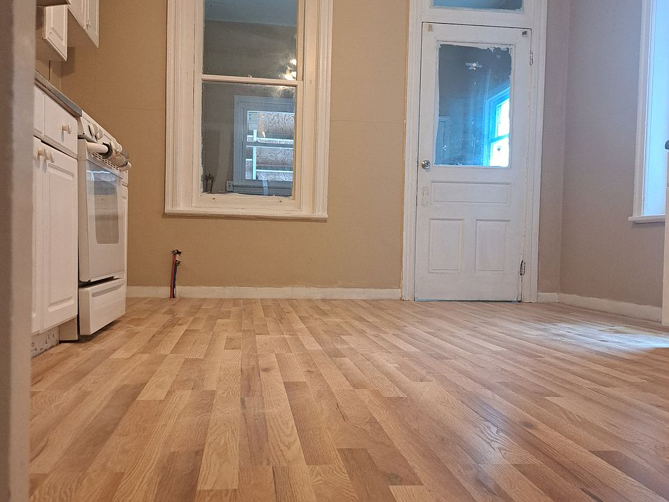 1st image of 540 Wyandotte St