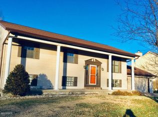 820 Cottonwood Ln, Carterville, IL 62918