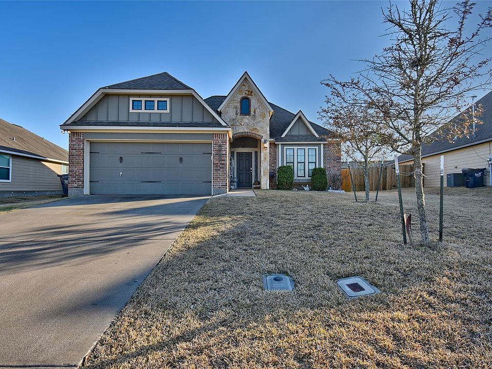 1st image of 801 Cobble Gate Dr