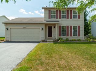 1317 E Fox Chase Dr, Round Lake Beach, IL